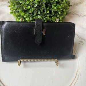 Preowned Black leather wallet